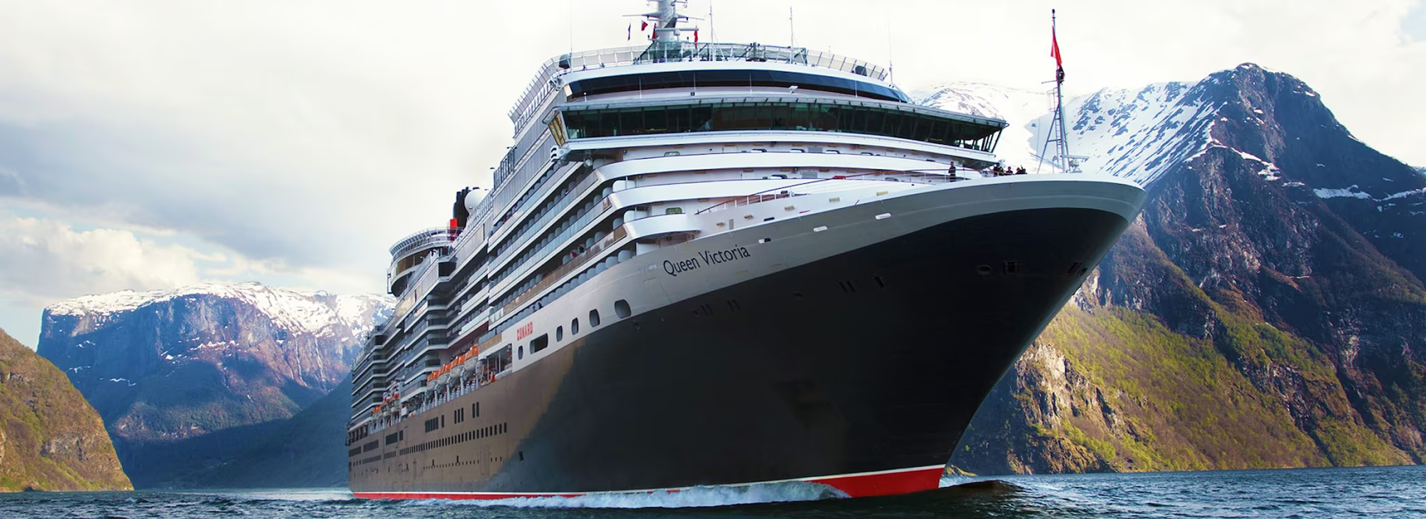 Cunard Queen Mary 2 in New York Harbor with Manhattan skyline