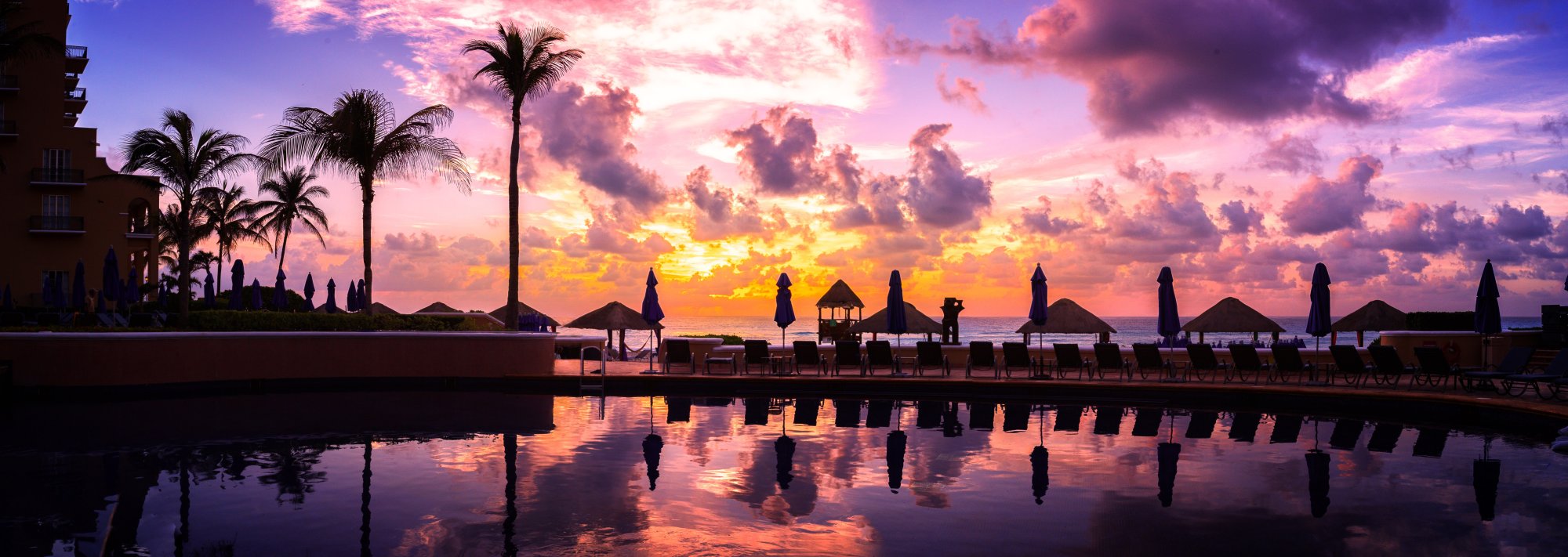 shutterstock_557654347 Colorful Mexican coastal town with traditional architecture and vibrant buildings along the waterfront