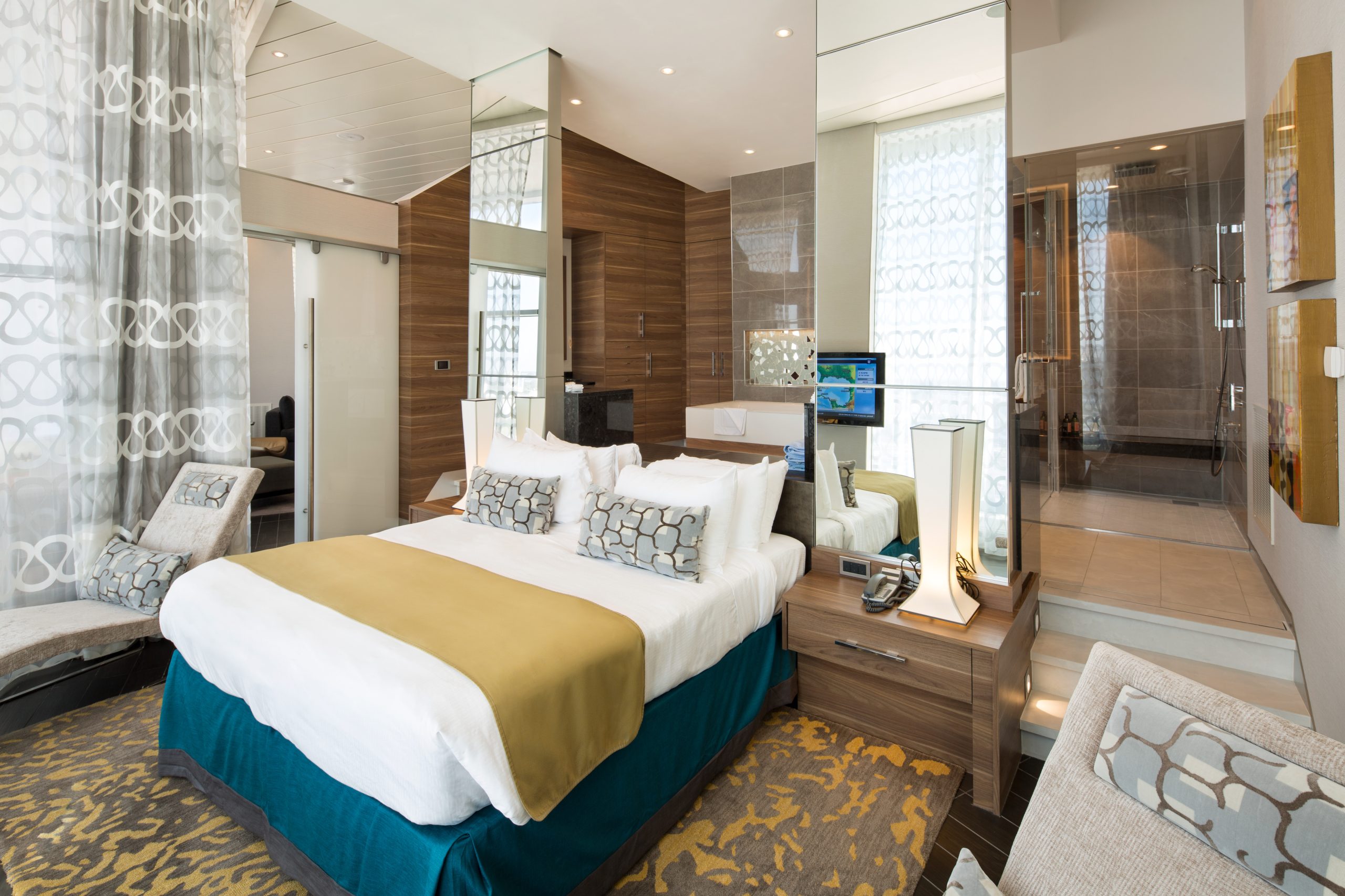 Owner's Panoramic Suite, Allure of the Seas, Star Class, Royal Caribbean