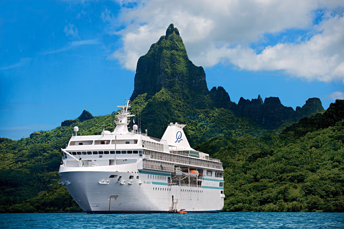 Les Gauguines performing traditional Polynesian dance aboard the m/s Paul Gauguin
