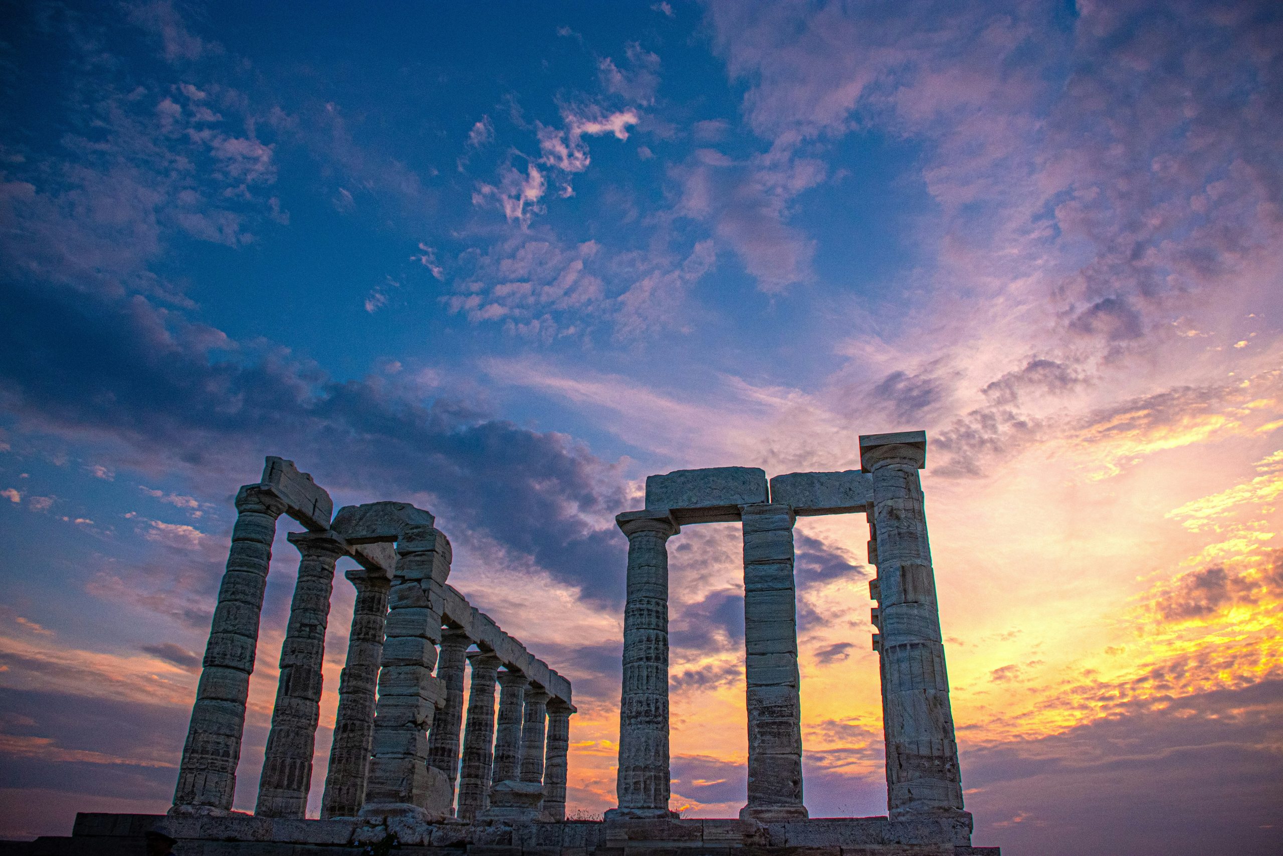 andres-oropeza-4jCLmf1IGes-unsplash A panoramic view of Athens' historic old town with colorful neoclassical buildings in